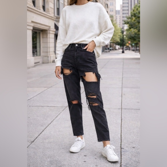 American Eagle Outfitters Denim - 🇺🇸🦅 American Eagle 🦅🇺🇸Mom Jeans | Black Distressed | Size 2 Regular